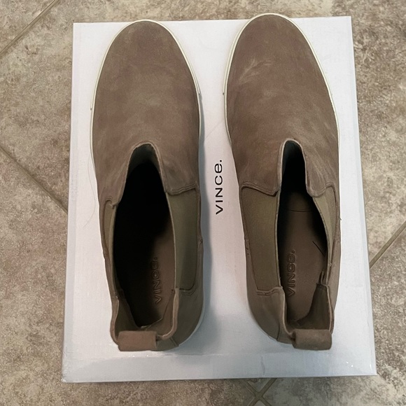 ⚡️NIB⚡️Vince High Top Sneakers - Picture 6 of 10